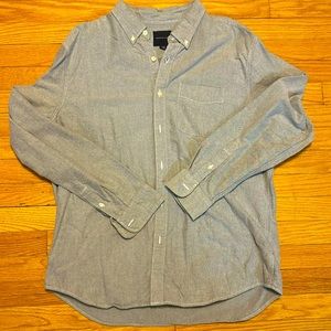 American Eagle Mens Light Blue Button Down shirt. Size XL.